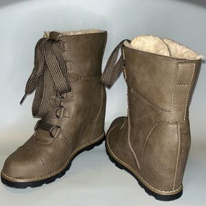 Euc universal thread wedge winter booties